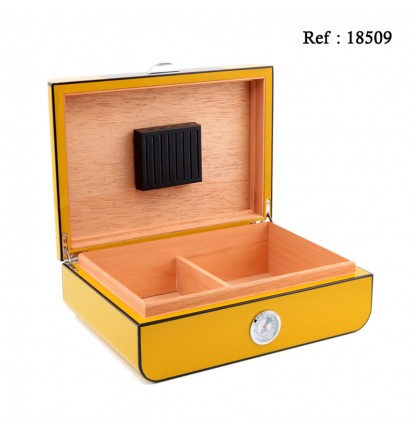 MYON humidor 25 cigars yeloow with carbon design