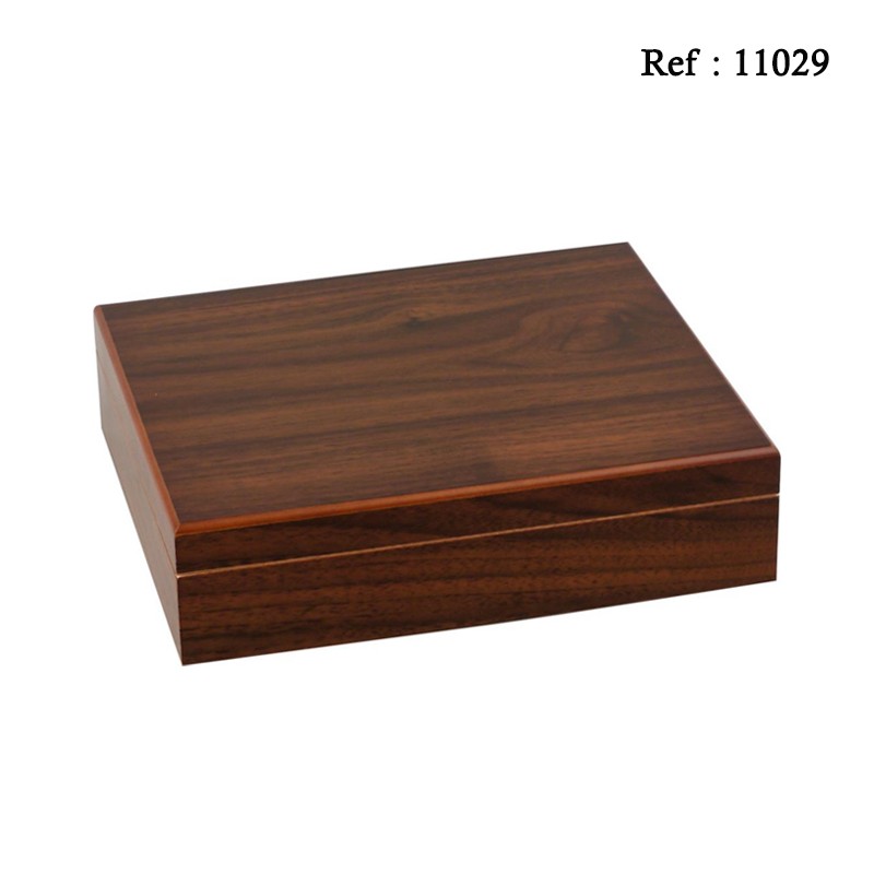 humidor walnut finish for 20 cigars, 260 x 220 x 70 mm